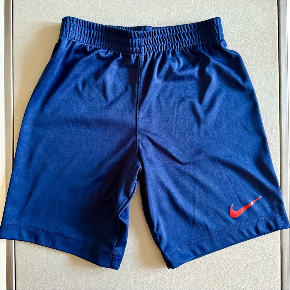 NIKE - Kids' 2 piece short-sleeved shirt & shorts | matching set | drifit | EUC - Picture 4 of 8